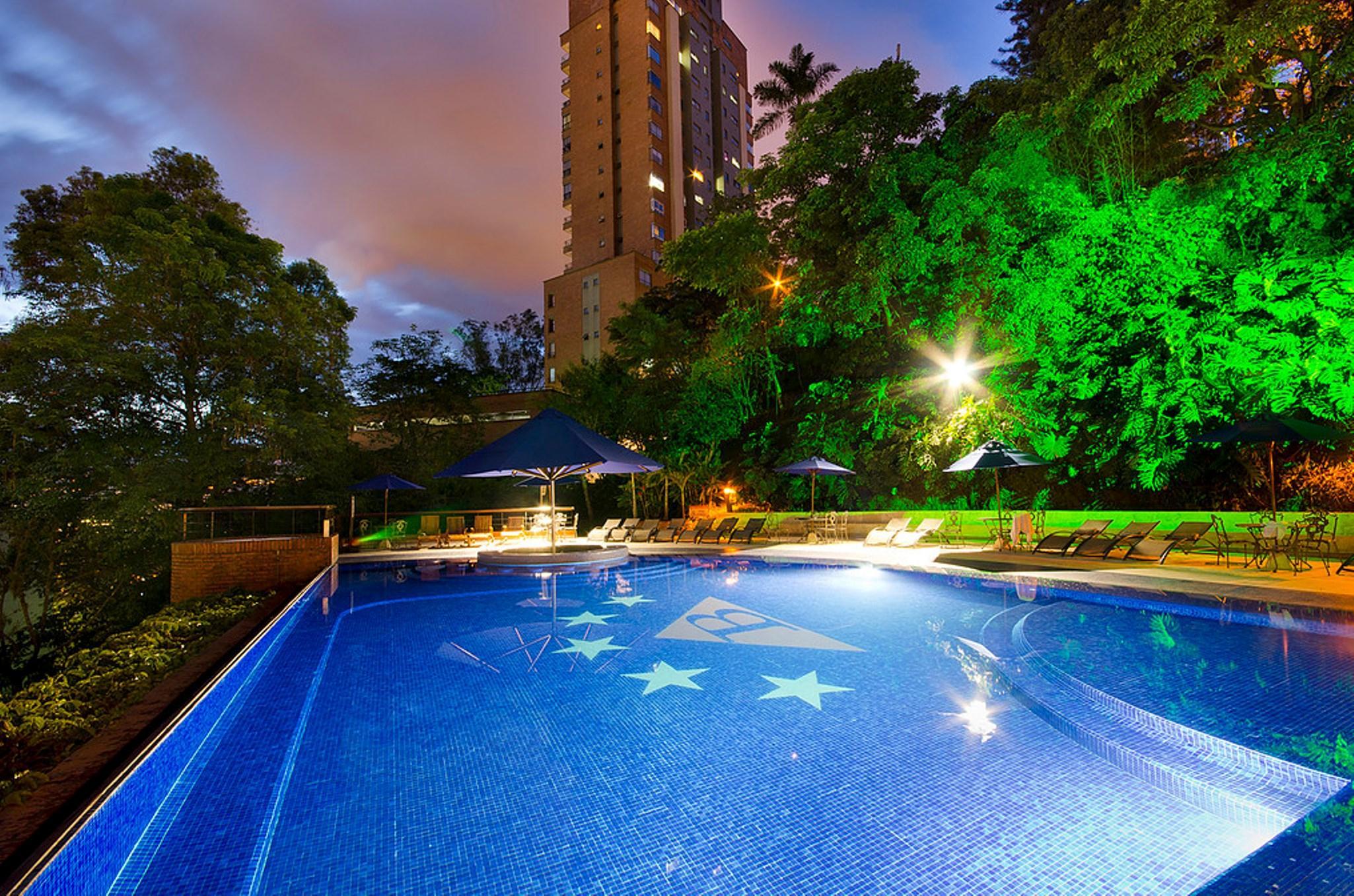 Hotel Dann Carlton Belfort Medellín Kültér fotó Swimming pool