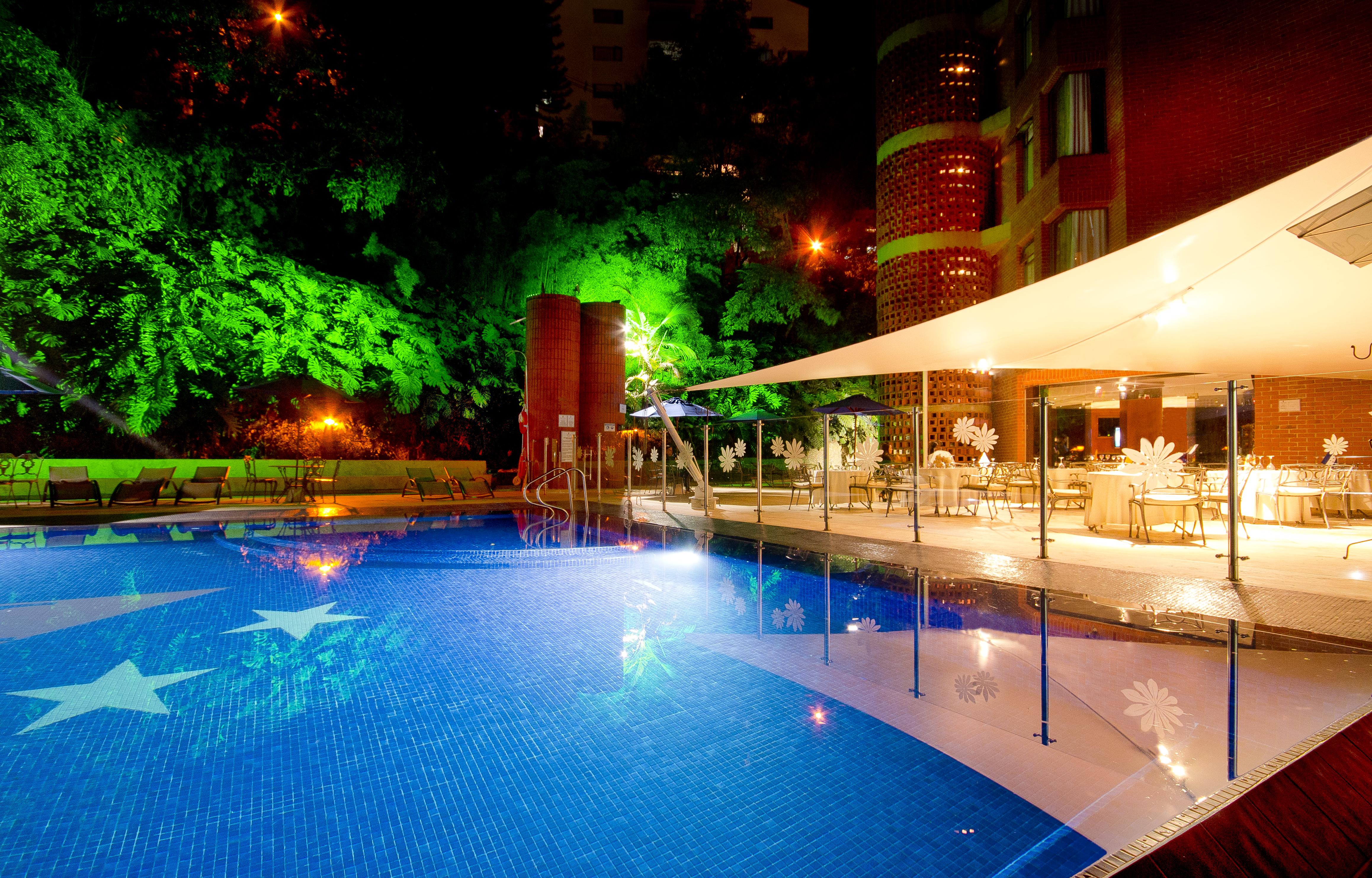 Hotel Dann Carlton Belfort Medellín Kültér fotó Swimming pool