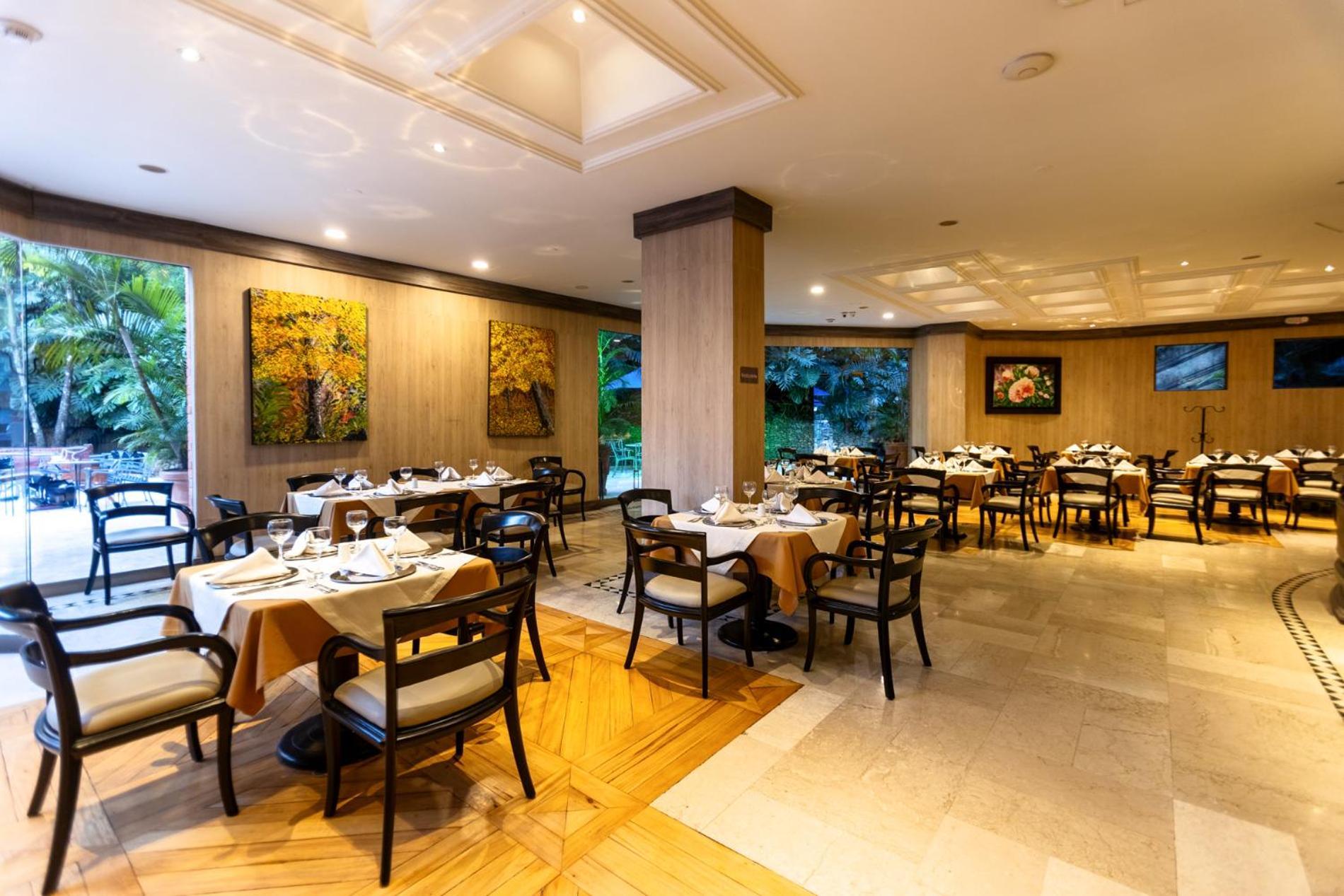Hotel Dann Carlton Belfort Medellín Kültér fotó The restaurant