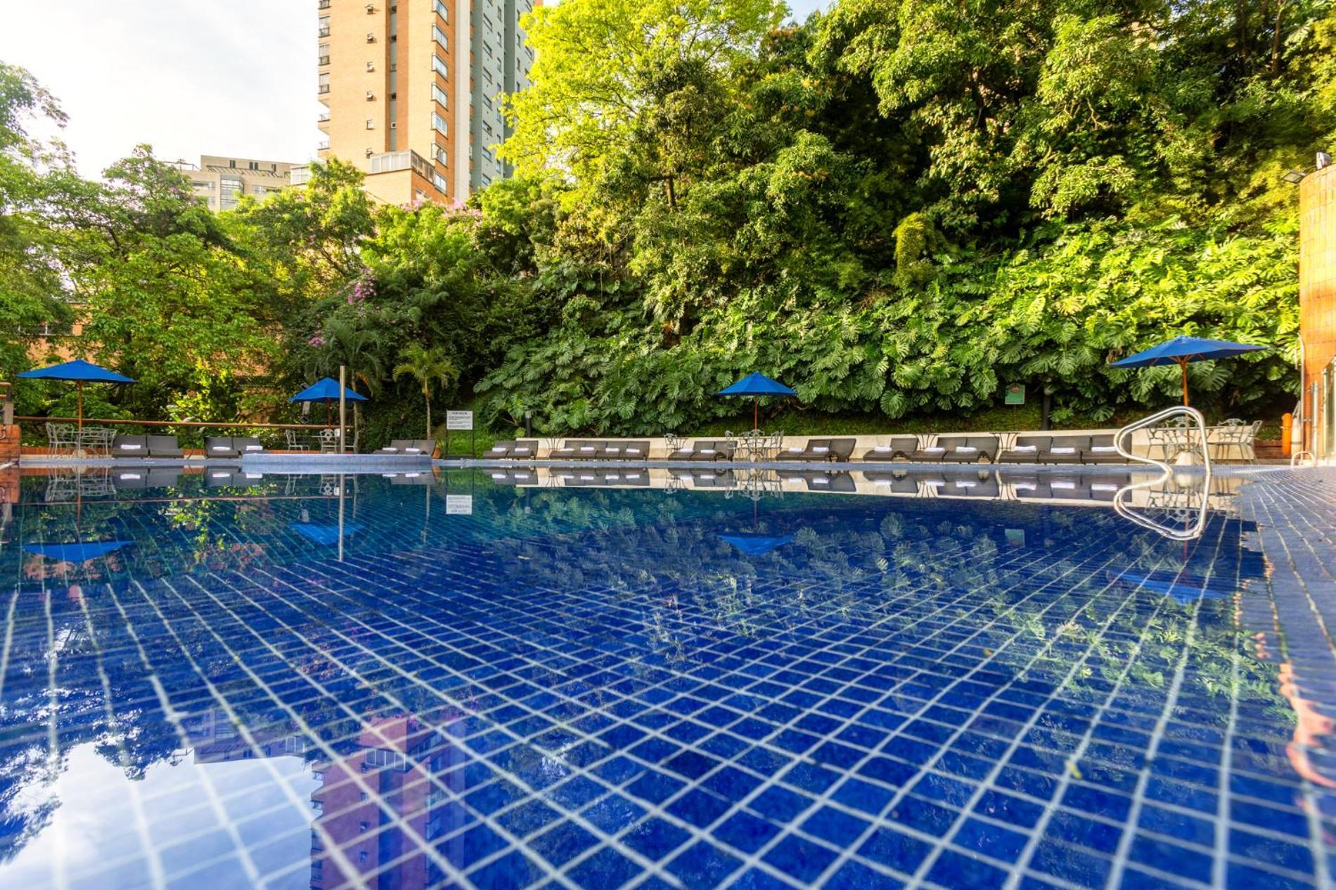 Hotel Dann Carlton Belfort Medellín Kültér fotó Swimming pool